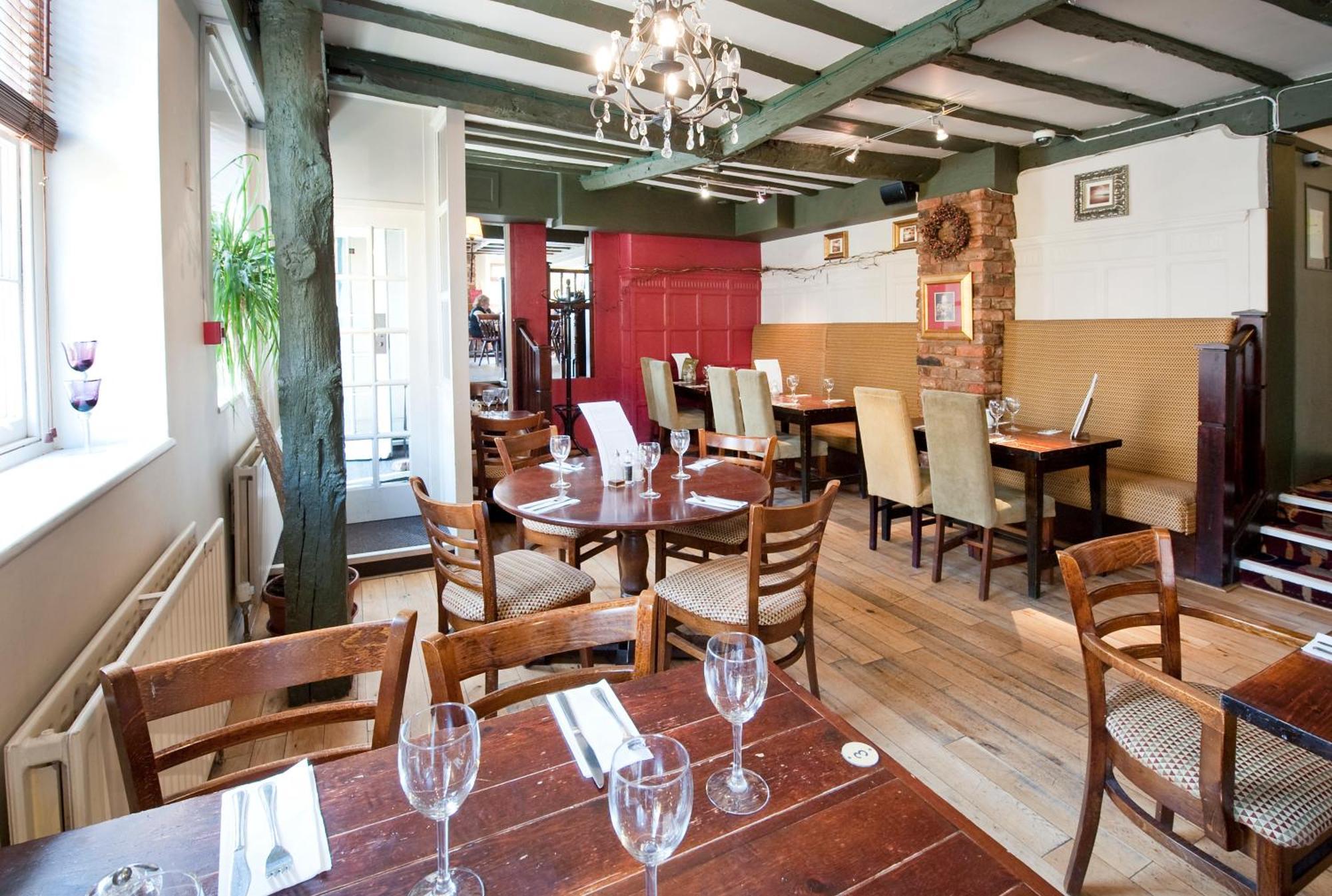 Ye Olde Talbot Hotel By Greene King Inns Устър Ресторант снимка